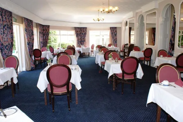 Restaurant - indoor dining